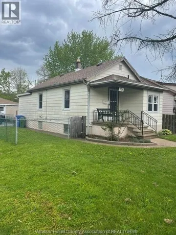 704 CHARLOTTE, Windsor, Ontario N8X3A8