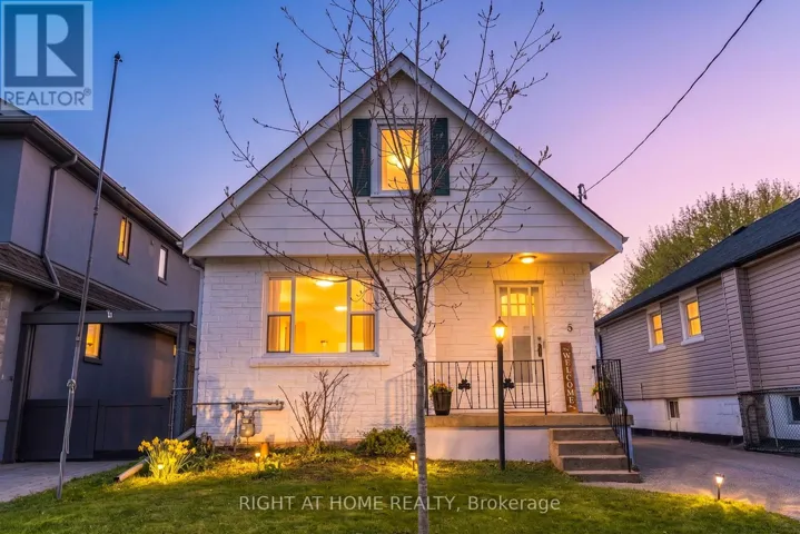 6 VANBRUGH AVENUE, Toronto (Birchcliffe-Cliffside), Ontario M1N3S7