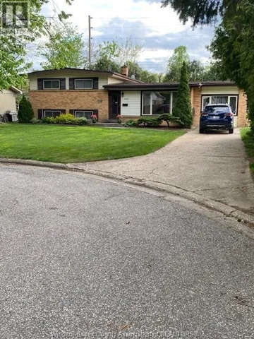 3331 GLENWOOD AVENUE, Windsor, Ontario N9E2Y3