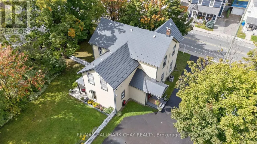 221 PROSPECT STREET, Newmarket (Central Newmarket), Ontario L3Y3T8