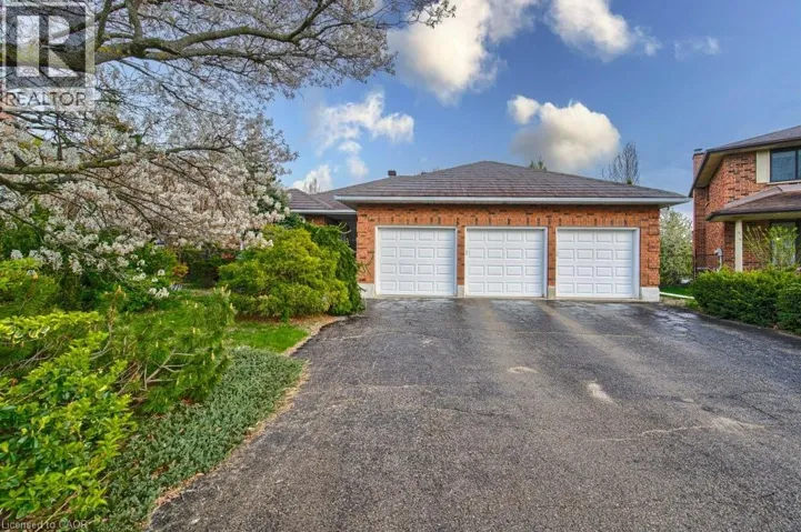 247 ROLLING ACRES Court, Kitchener, Ontario N2A3W5