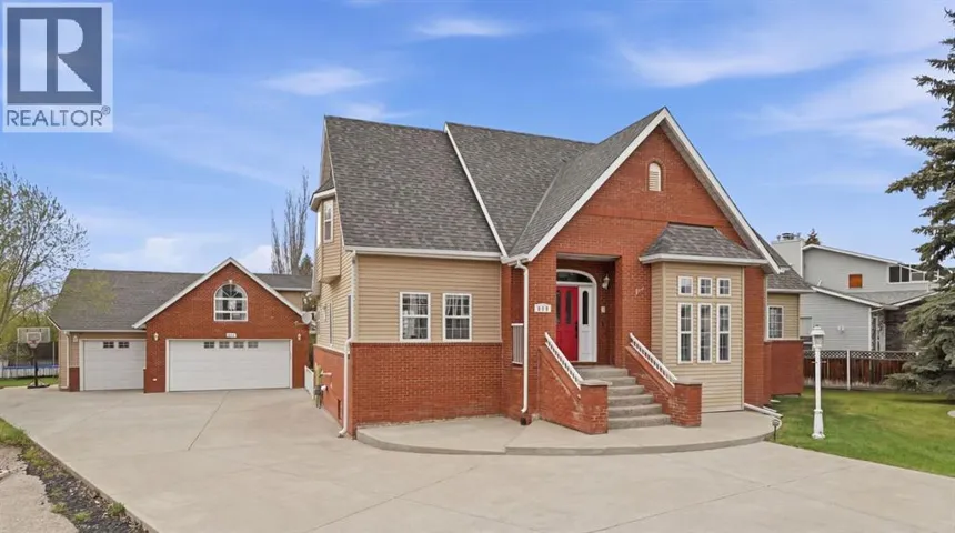 809 East Lakeview Road, Chestermere, Alberta T1X1B1