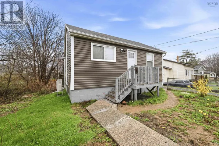 6 Sylvia Avenue, Halifax, Nova Scotia B3R1J8