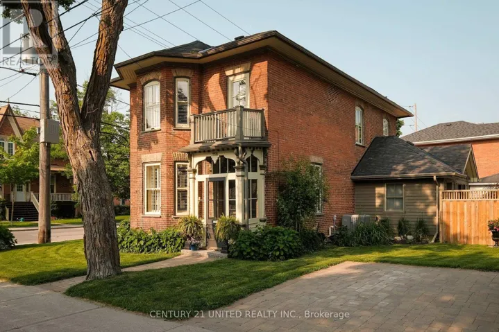 558 HARVEY STREET, Peterborough (Town Ward 3), Ontario K9H3K9