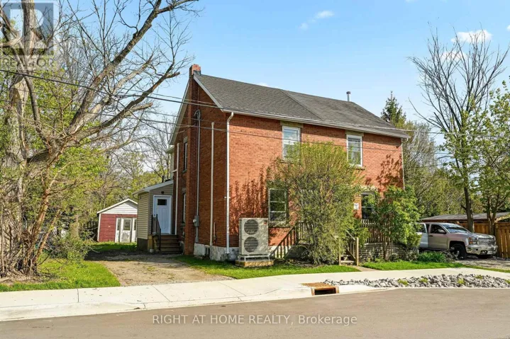 204 JASPER STREET, Milton (OM Old Milton), Ontario L9T1T5