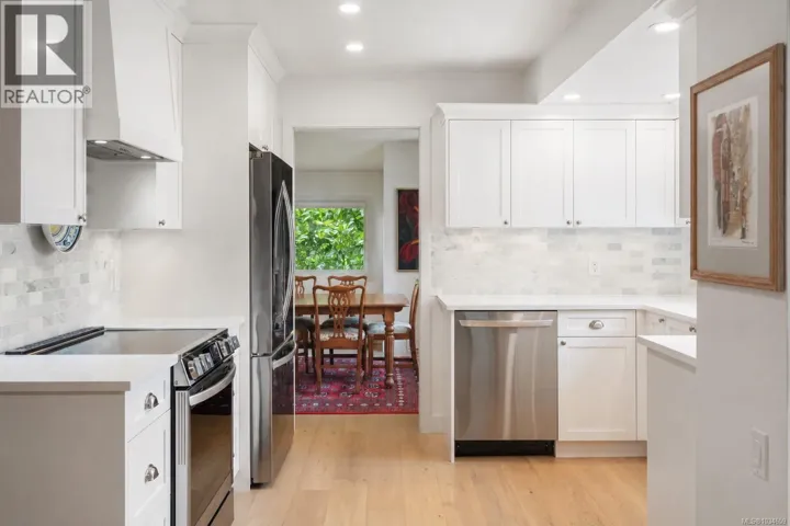 11007 Cedar Lane, North Saanich, British Columbia V8L5R1