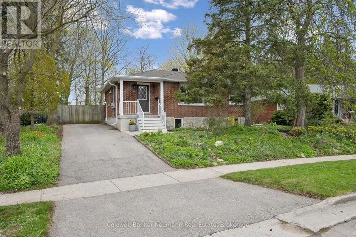 22 HAMEL AVENUE, Guelph (Exhibition Park), Ontario N1H5M1