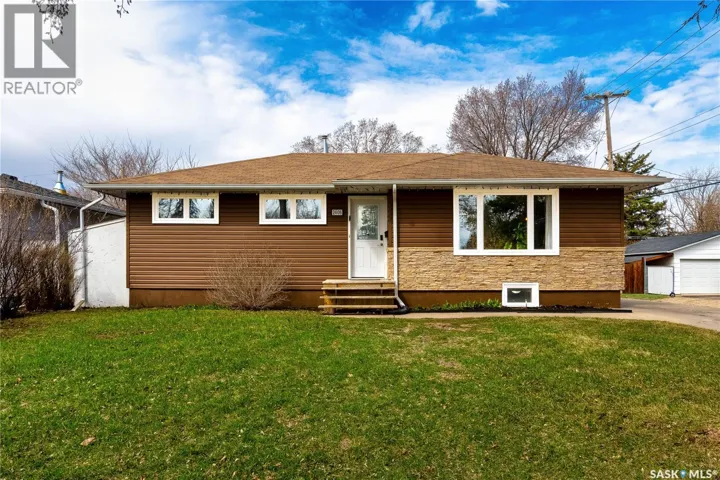 2406 Irvine AVENUE, Saskatoon, Saskatchewan S7J2A8