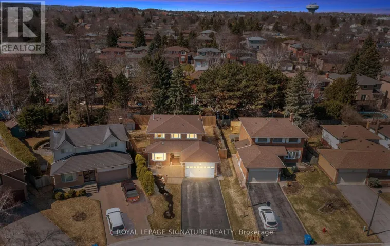 250 PLYMOUTH TRAIL, Newmarket (Bristol-London), Ontario L3Y6G7