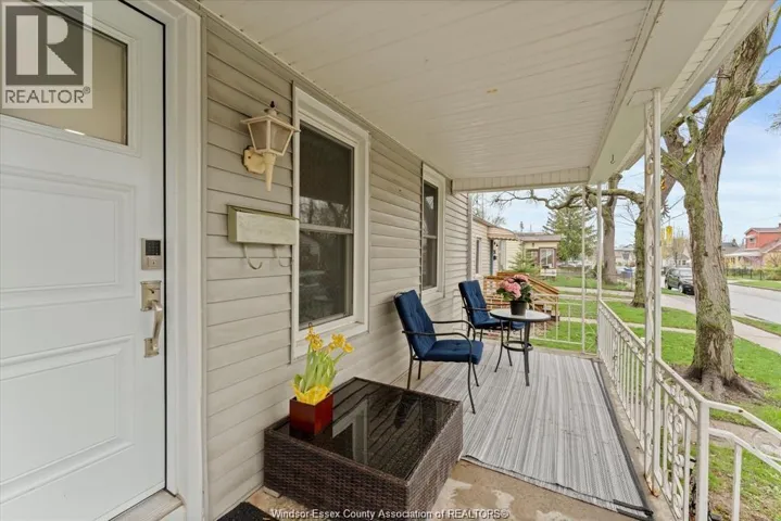 965 BRIDGE AVENUE, Windsor, Ontario N9B2M9