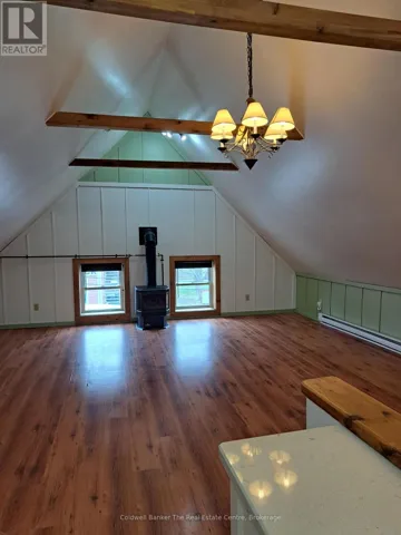 Apt. Large L/R, D/R. Gas fireplace will heat Apt.