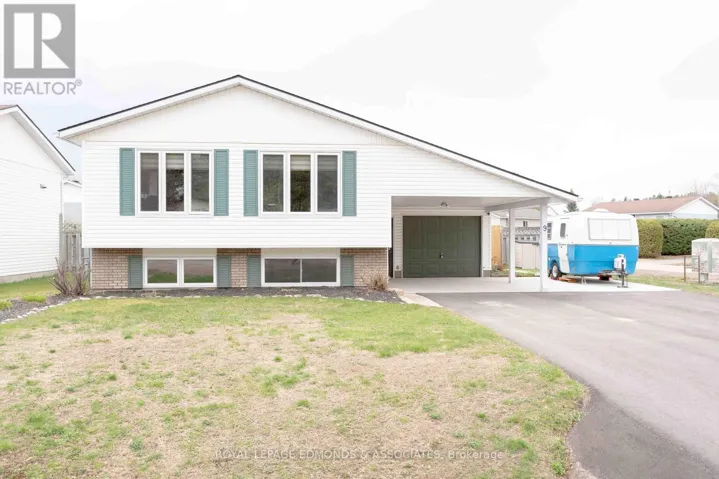 9 DUTCH DRIVE, Petawawa, Ontario K8H3M2