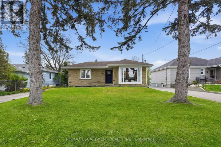 23 MCMASTER AVENUE S, Hamilton (Dundas), Ontario L9H4M6
