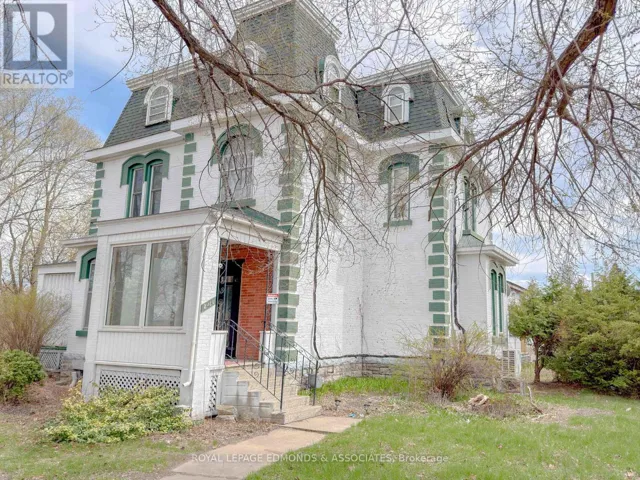 247 VICTORIA STREET, Pembroke, Ontario K8A4K5