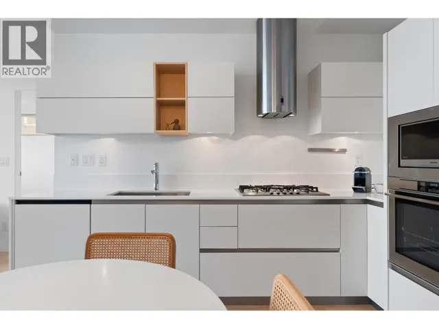 206 133 E 8TH AVENUE, Vancouver, British Columbia V5T1R8