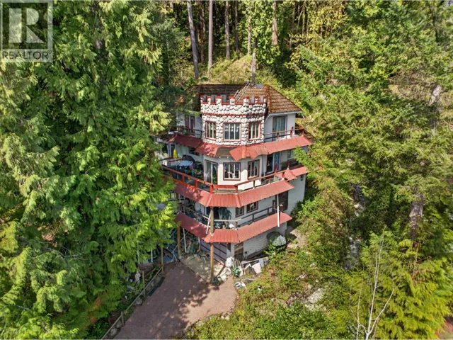 2755 PANORAMA DRIVE, North Vancouver, British Columbia V7G1V7