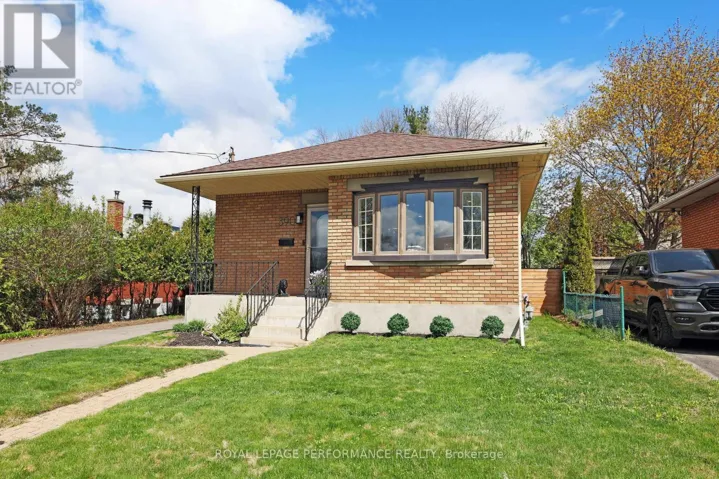 390 MARIA GORETTI CIRCLE, Ottawa, Ontario K1L6S4