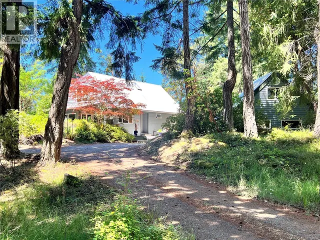 130 Lawnhill Dr, Salt Spring, British Columbia V8K1M9