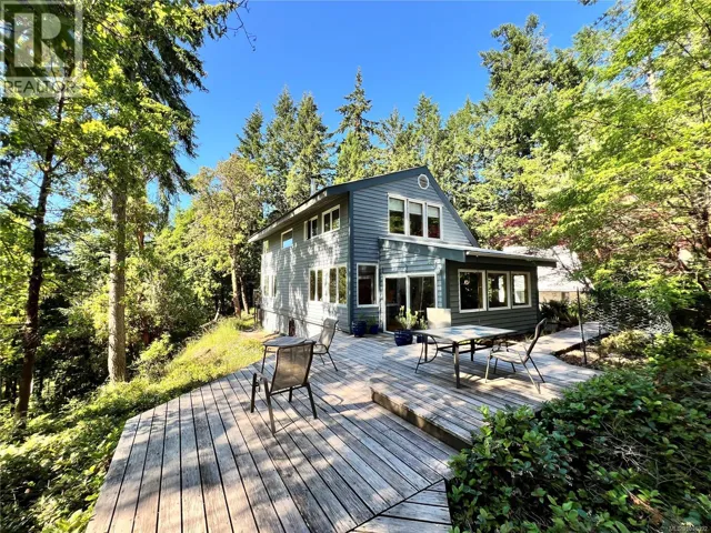 130 Lawnhill Dr, Salt Spring, British Columbia V8K1M9