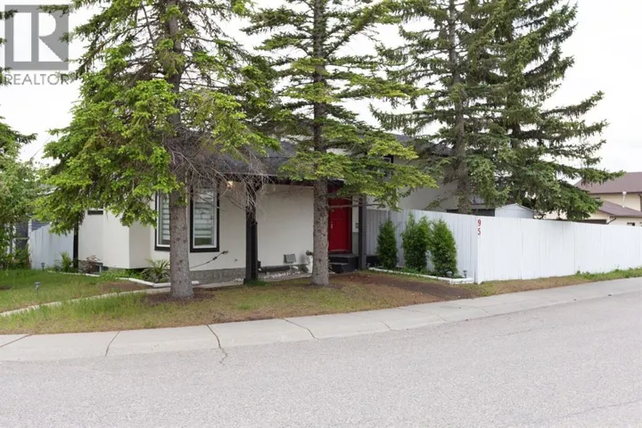 95 Castleridge Close NE, Calgary, Alberta T3J1Y9