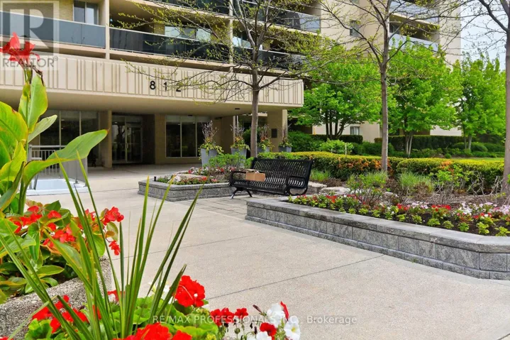 1504 - 812 BURNHAMTHORPE ROAD, Toronto (Markland Wood), Ontario M9C4W1