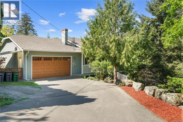 1071 Hyacinth Ave, Saanich, British Columbia V8Z2S7