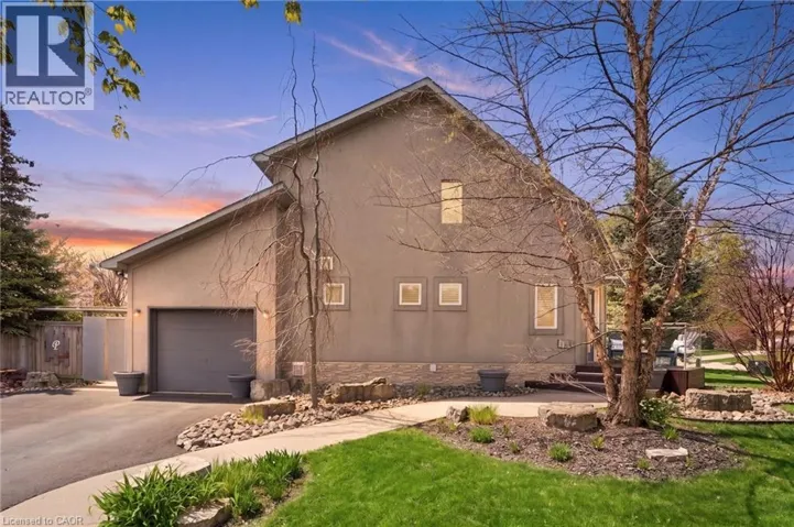 10 ROCKHAVEN Lane, Waterdown, Ontario L8B0H7