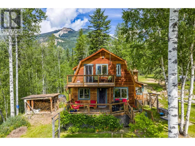 2487 SEWARD RD, Golden, British Columbia V0A1H1