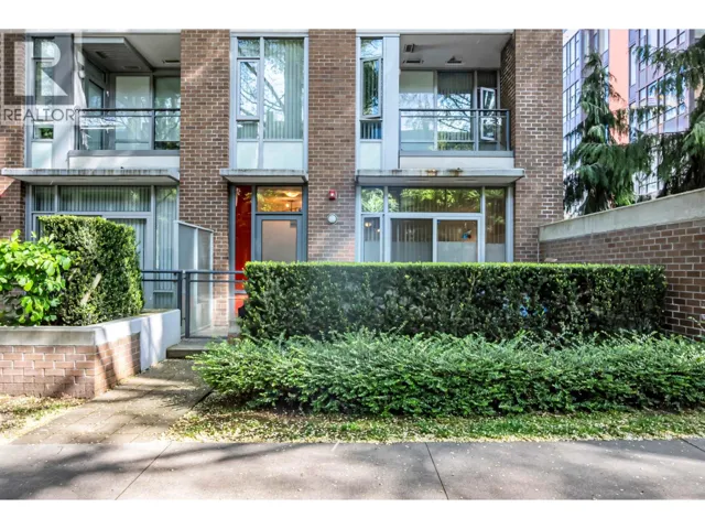2021 W 10TH AVENUE, Vancouver, British Columbia V6J0H1