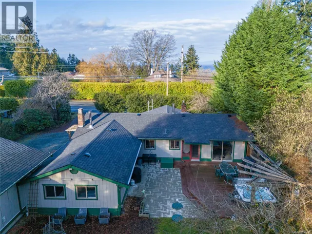 3872 Island Hwy W, Qualicum Beach, British Columbia V9K2G9