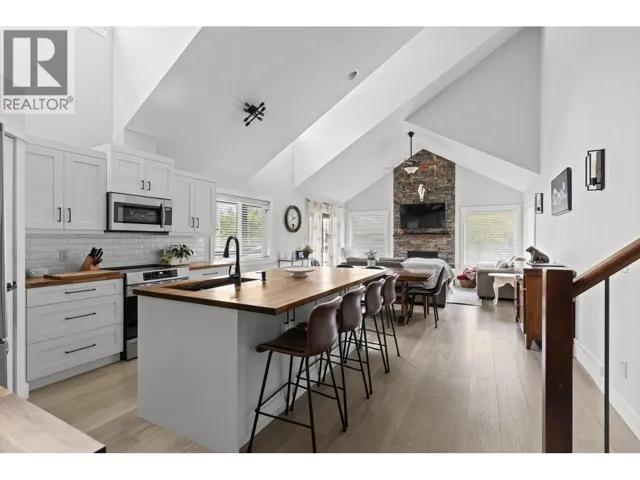2079 Shelby Crescent, West Kelowna, British Columbia V4T3A9