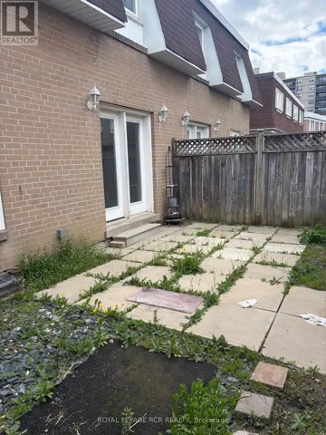 41 TOWN HOUSE CRESCENT, Brampton (Brampton East), Ontario L6W3G3