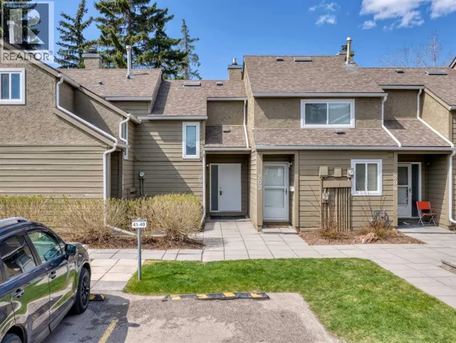 202, 829 Coach Bluff Crescent SW, Calgary, Alberta T3H1B1