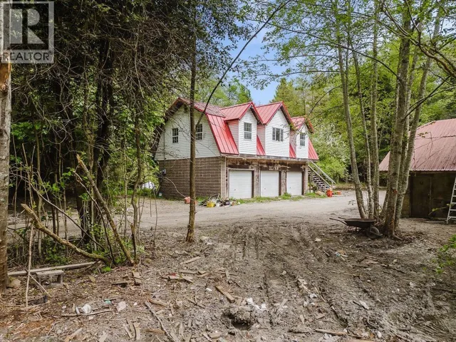 1575 BURTON ROAD, Gibsons, British Columbia V0N1V2