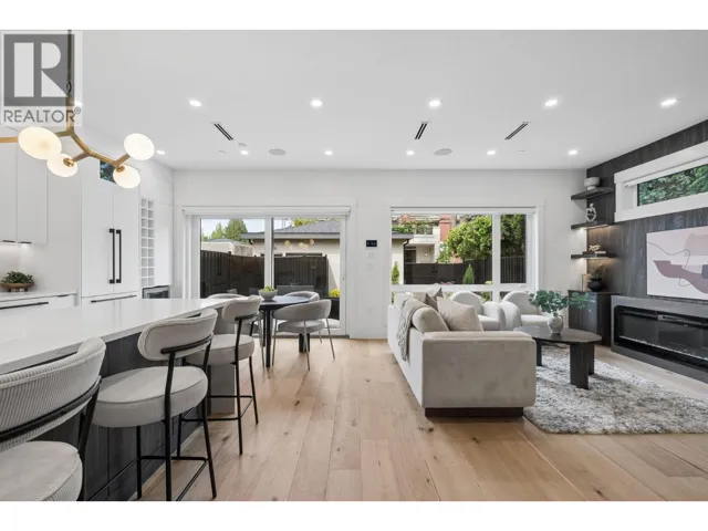 2 4549 W 11TH AVENUE, Vancouver, British Columbia V6R2M5
