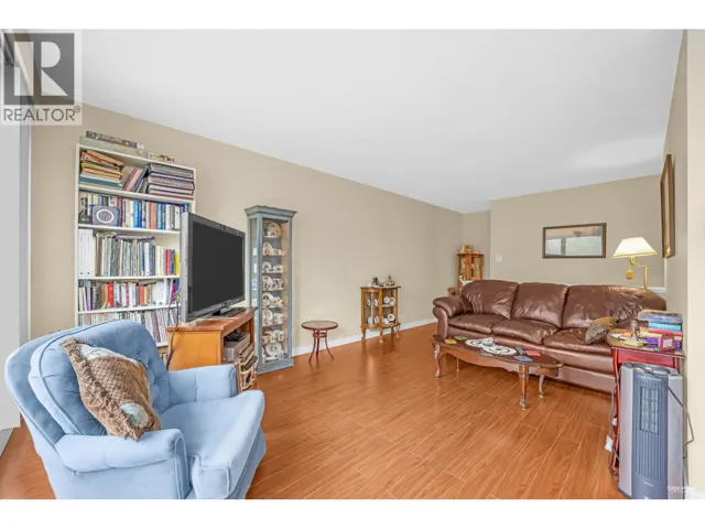 100 10200 4TH AVENUE, Richmond, British Columbia V7E1V3