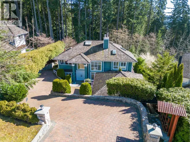 3866 MICHENER WAY, North Vancouver, British Columbia V7K3C7