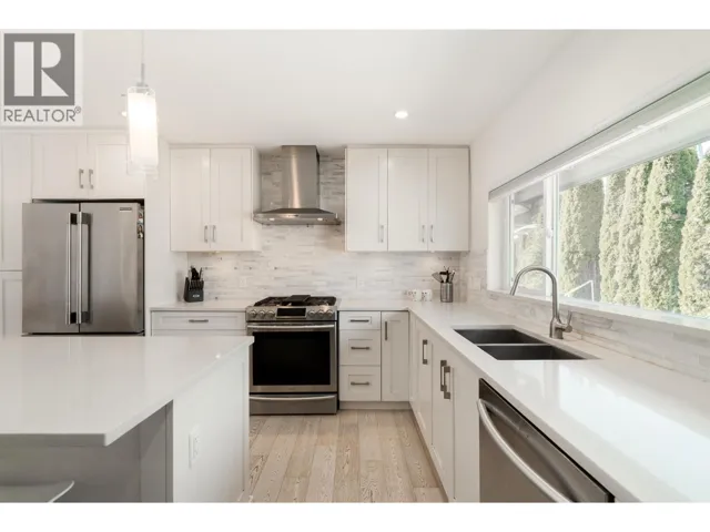 1056 DANSEY AVENUE, Coquitlam, British Columbia V3K3H3
