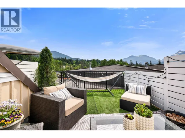 310 41105 TANTALUS ROAD, Squamish, British Columbia V8B0N3