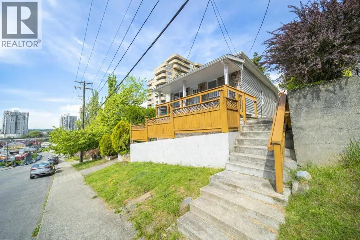 1011 AUCKLAND STREET, New Westminster, British Columbia V3M1K9