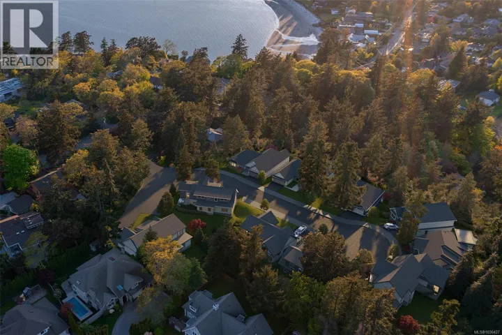 3907 Sheret Pl, Saanich, British Columbia V8N4J8