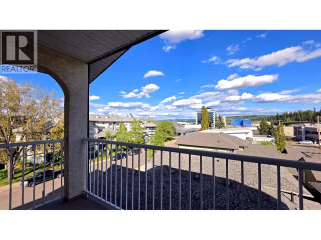 301 1693 6TH AVENUE, Prince George, British Columbia V2L3N5