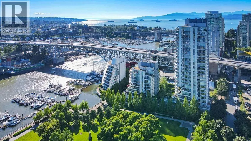806 633 KINGHORNE MEWS, Vancouver, British Columbia V6Z3H3
