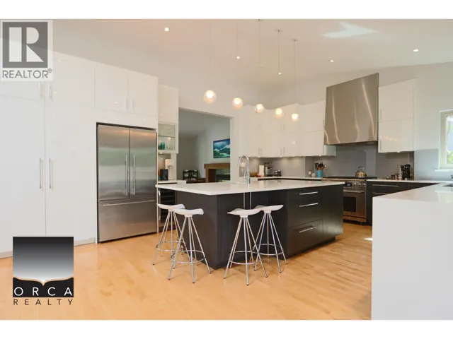 3685 SUNNYCREST DRIVE, North Vancouver, British Columbia V7R3C5