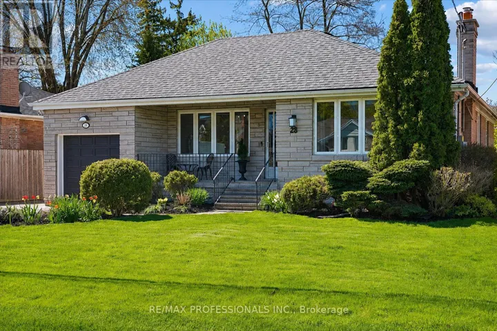28 SPRING GARDEN ROAD, Toronto (Stonegate-Queensway), Ontario M8Z3X1