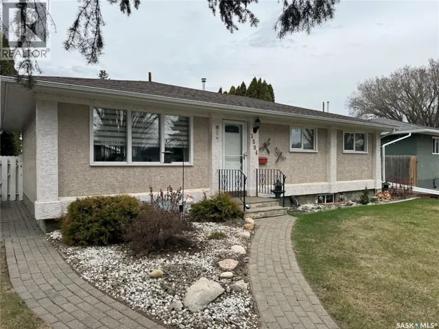 2504 Tomlinson CRESCENT, Saskatoon, Saskatchewan S7L3N2