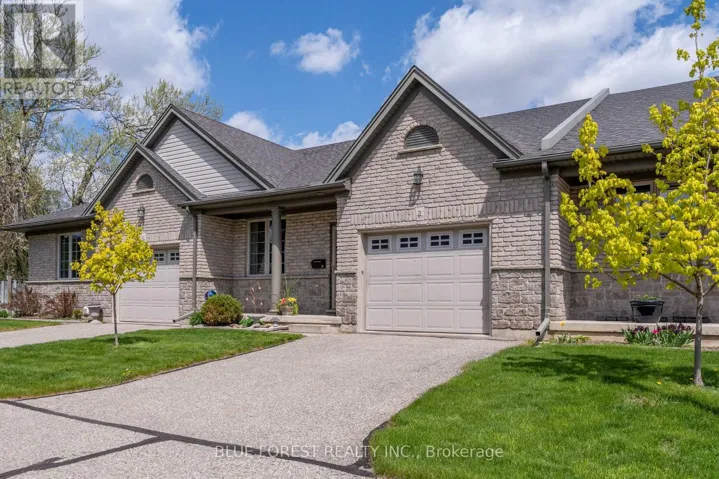 2 - 948 COLBORNE STREET, Brantford, Ontario N3S3T4