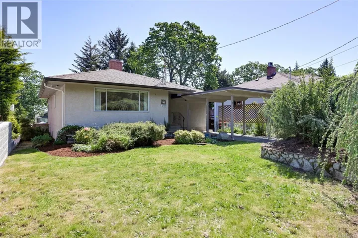 2765 Fernwood Rd, Victoria, British Columbia V8T3A3