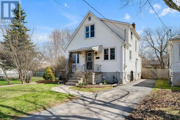 19 WESTDALE AVENUE, Kingston (Central City East), Ontario K7L4S1