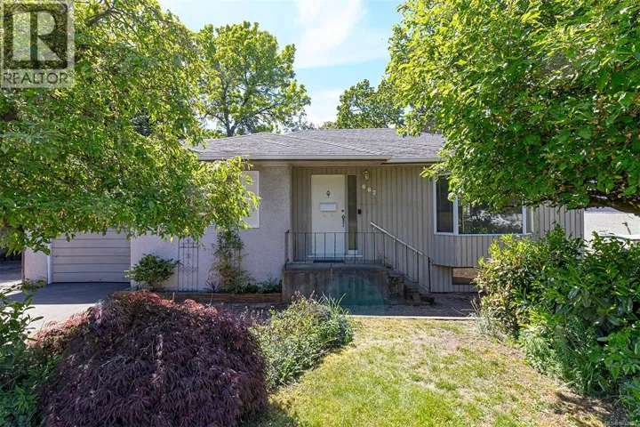 667 Jones Terr, Saanich, British Columbia V8Z2L6